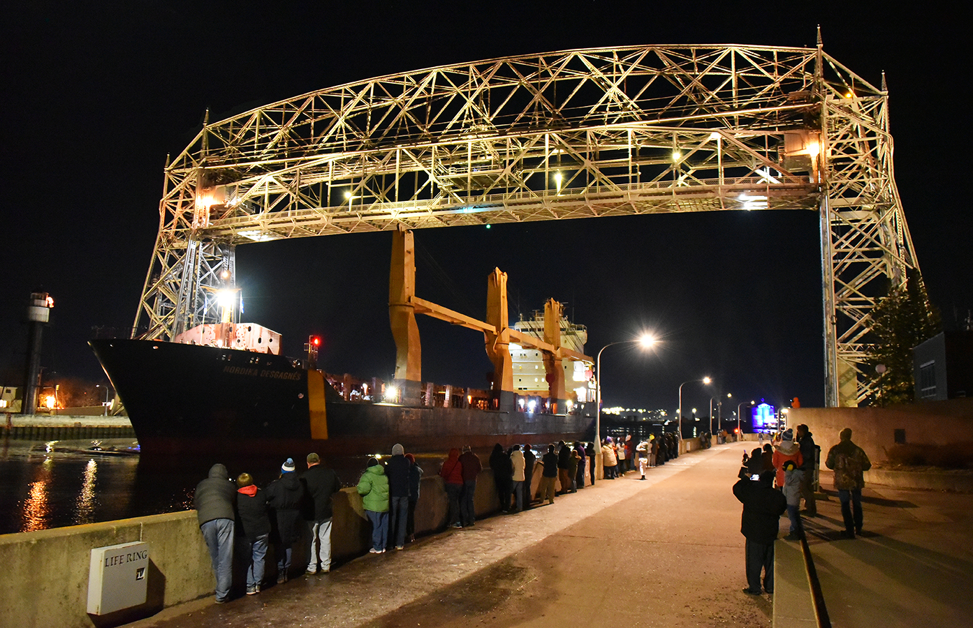 The 𝘕𝘰𝘳𝘥𝘪𝘬𝘢 𝘋𝘦𝘴𝘨𝘢𝘨𝘯𝘦𝘴 departs Duluth on Dec. 29, 2023. Photo by Gus Schauer.